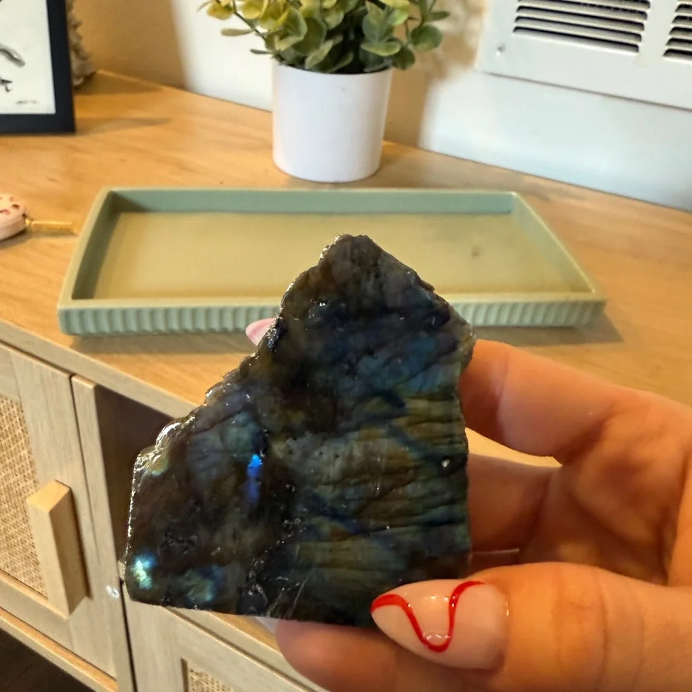 Iridescent Labradorite Stone - Picture 4 of 8